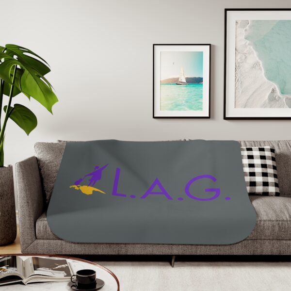 LAG LOGO Sherpa Blanket, Two Colors - Image 15